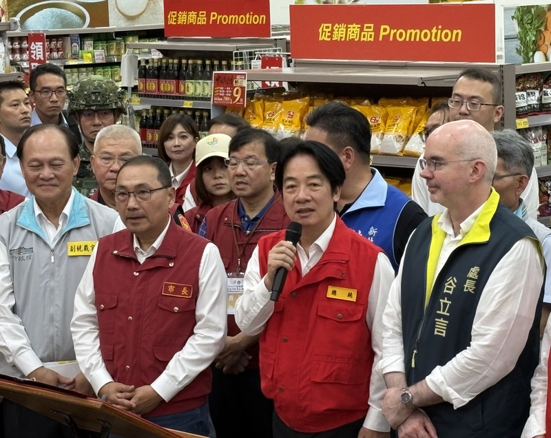 2026城鎮韌性演習13日在北部登場，賴清德總統（前右2）表示，台灣絕不能單純依賴外人，必須做好自身準備。