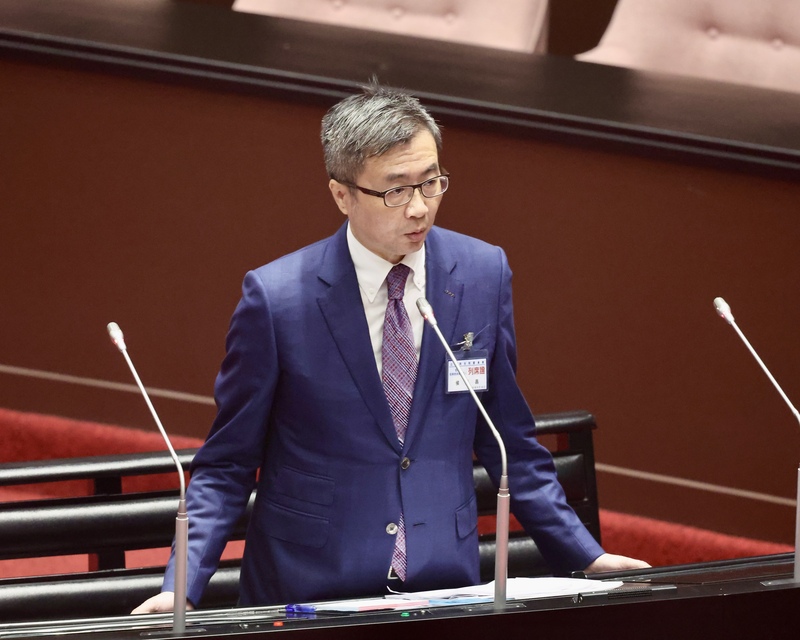 立法院全院委員會18日審查監察院人事同意權案，現任台灣高等法院法官兼庭長、監察委員被提名人侯廷昌（圖）列席，並上台說明。