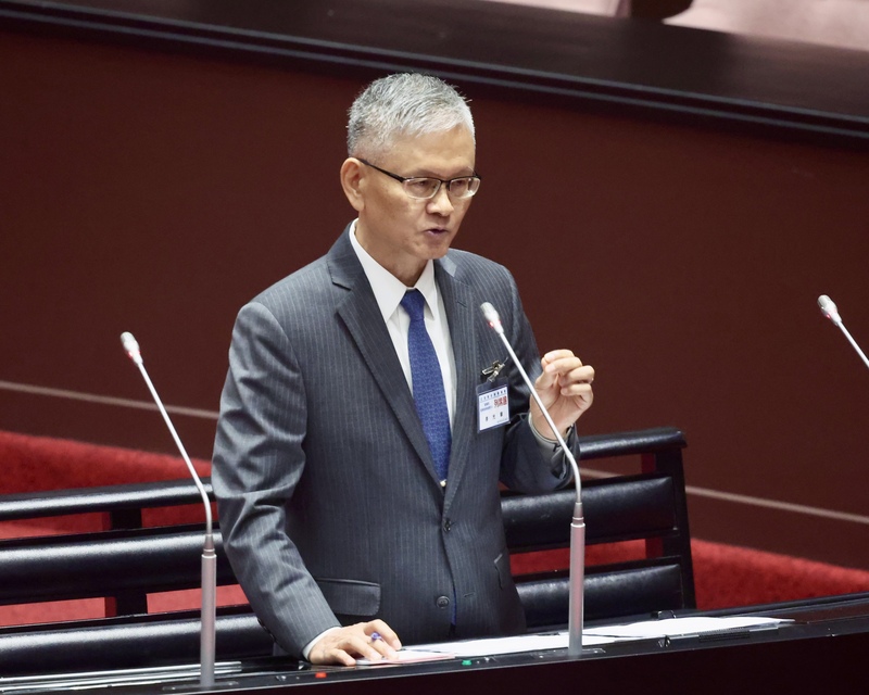 立法院全院委員會18日審查監察院人事同意權案，被提名人現任台灣民主基金會副執行長李光章於會中說明。