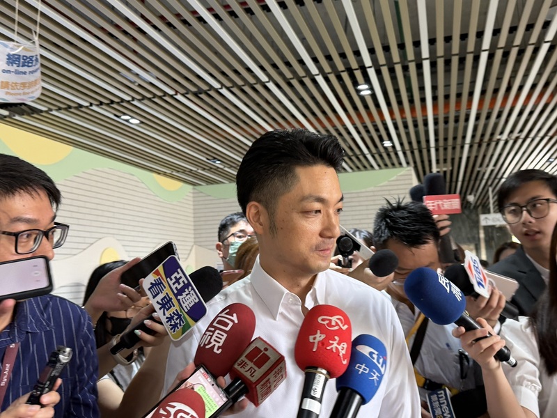 台北市長蔣萬安(中)22日表示，翡翠水庫管理局長涉挪用公款已予免職查辦。資料照。
