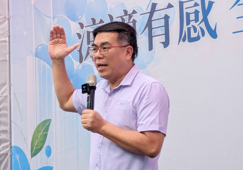 環境部20日舉辦「環保心舞台－涼適有感 全民體驗」記者會，展示2款台灣發明的遮陽設施，環境部長彭啓明表示，台灣本地就有許多好的創意可以推動，不見得要移植國外的裝置藝術。