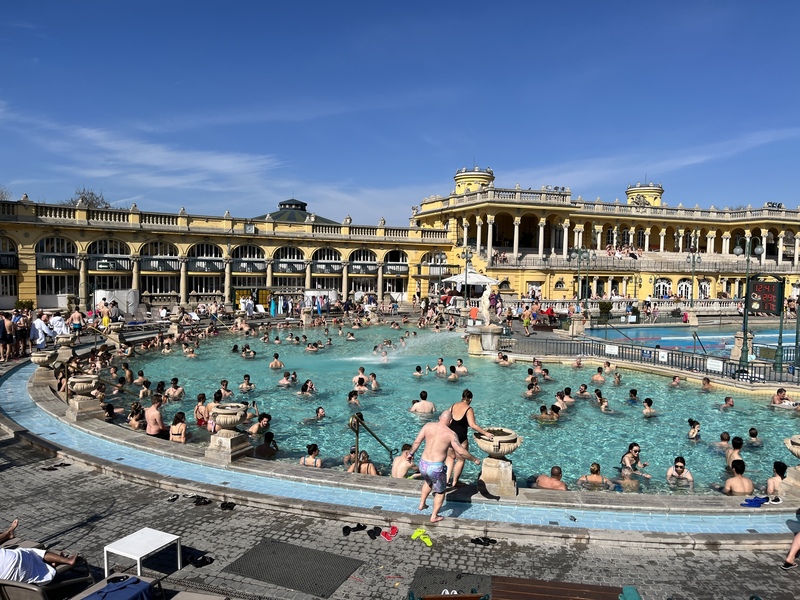 匈牙利塞切尼溫泉浴場（Szechenyi Thermal Baths）將於秋季展開翻修，預計耗時12個月，旨在保存文化與建築價值，同時提升服務品質。