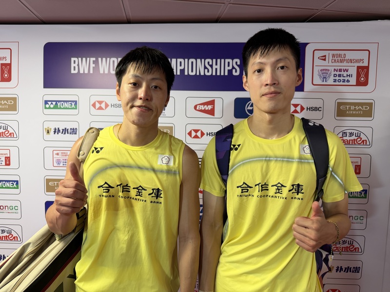 台灣羽球選手李哲輝（左）、楊博軒（右）今天在世錦賽男雙止步4強，但仍能獲得銅牌，兩人坦承遭對手壓制，是未能持續晉級的主因。