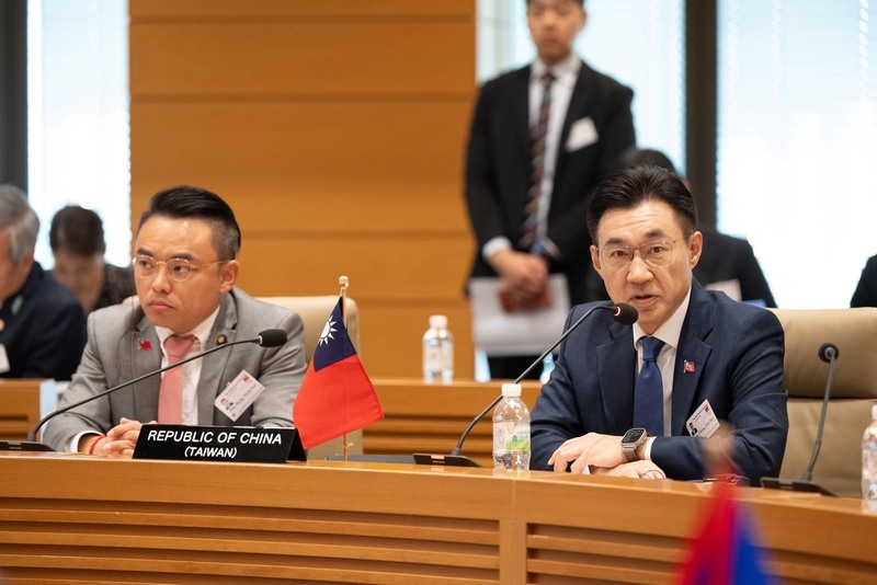 立法院副院長江啟臣（右）26日率跨黨派代表團出席「亞洲太平洋國會議員聯合會」（APPU）大會閉幕式。（立法院提供）
