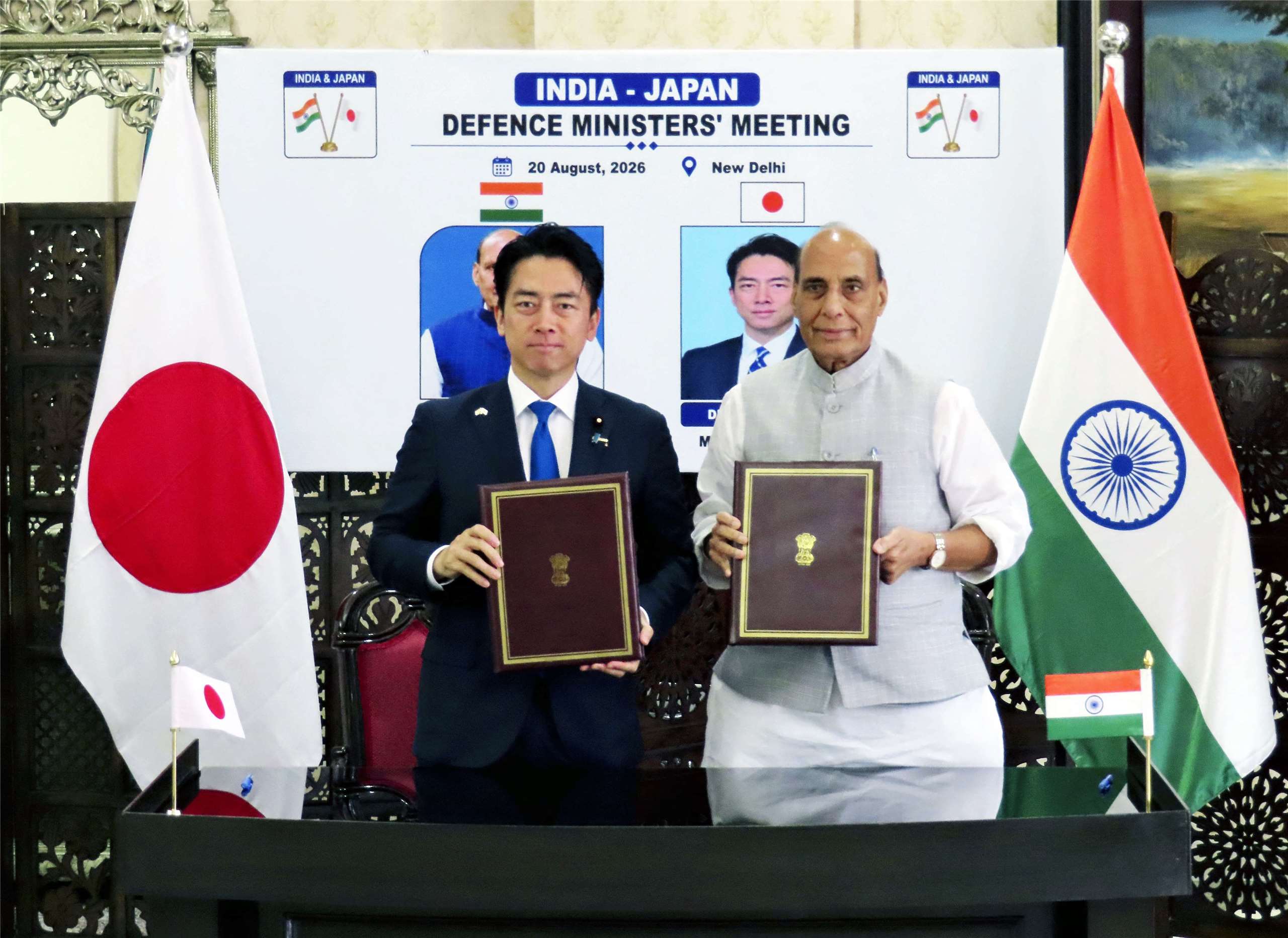 印度與日本20日簽署海上安全合作協議，將深化印度海軍與日本海上自衛隊合作。左為日本防衛大臣小泉進次郎、右為印度國防部長辛赫(Rajnath Singh)。