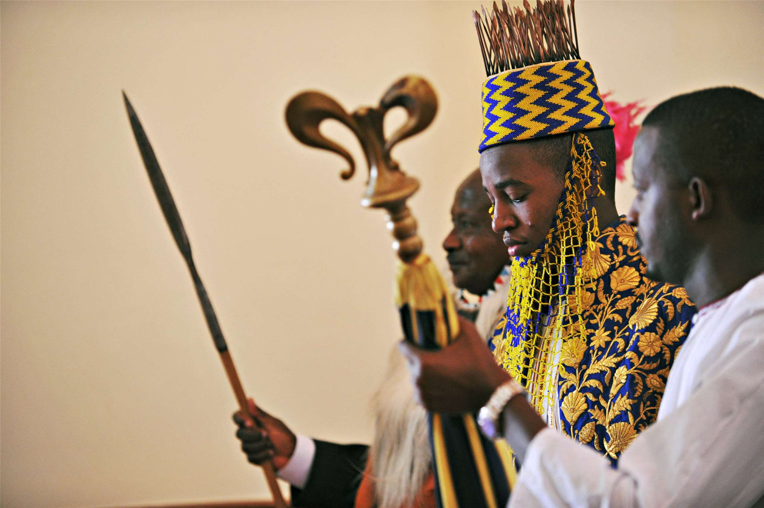烏干達土柔王國歐尤國王(King Oyo Nyimba Kabamba Iguru Rukidi IV)(中)辭世，享年34歲。資料照片。