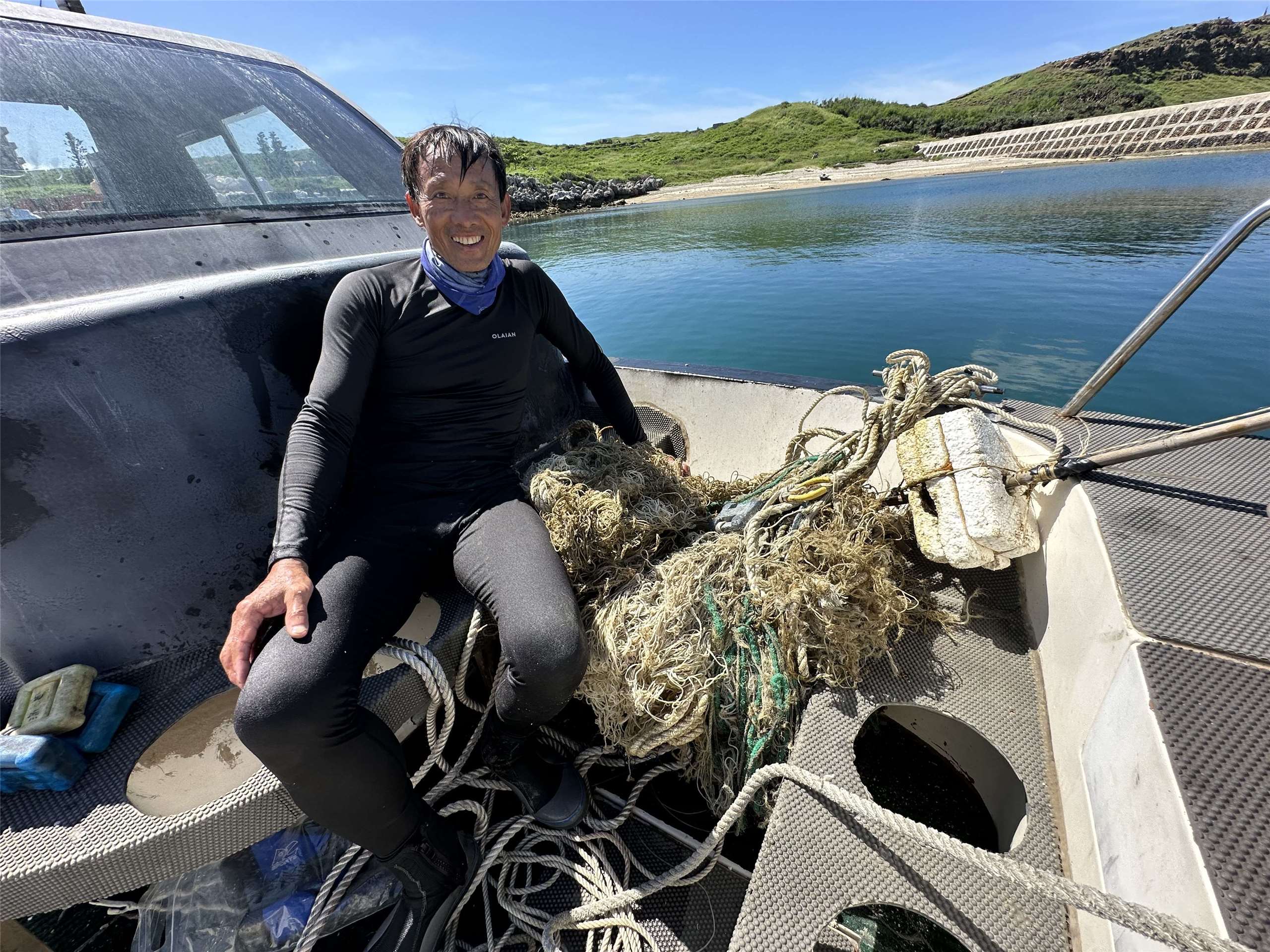 澎湖漁民陳盡川因親身經歷魚源日益枯竭，轉而投入海洋保育工作。