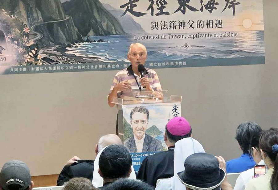 花蓮玉里天主堂神父劉一峰(圖)與國立自然科學博物館合作出版的新書《走徑東海岸—與法籍神父相遇》10日舉辦新書發表會。（劉玉秋攝）