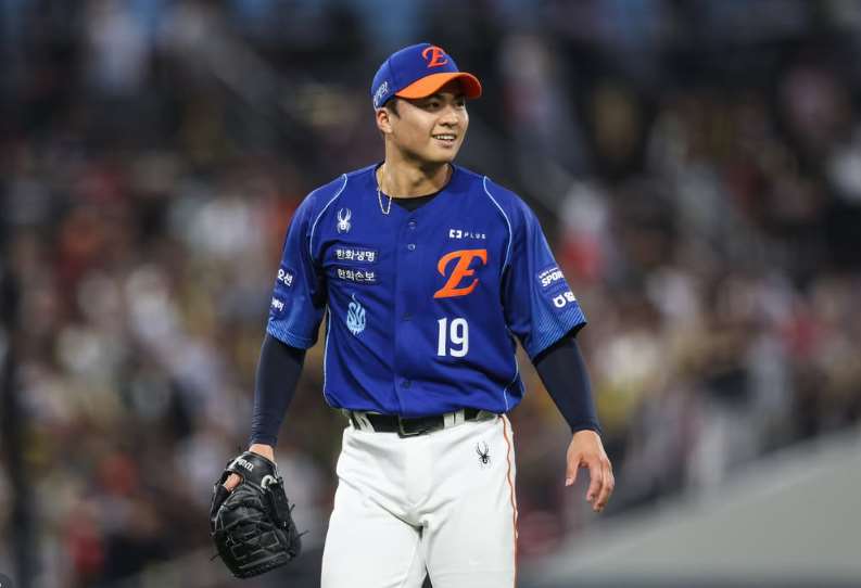 效力韓國職棒韓華鷹隊的台灣投手王彥程，4日拿下個人本季第10勝，更成為韓職首名單季10勝的亞洲外援。(IG/@wangyc.x)