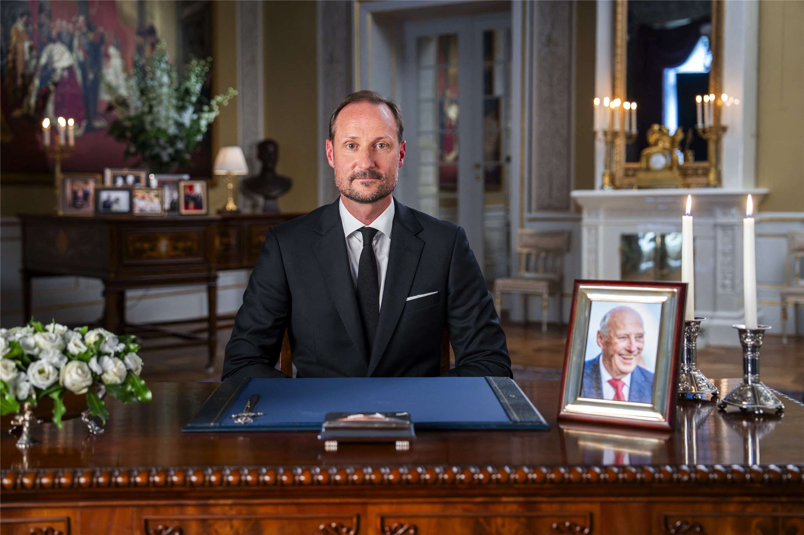 挪威新國王哈康八世(Haakon VIII)發表了即位後的首次全國演講。