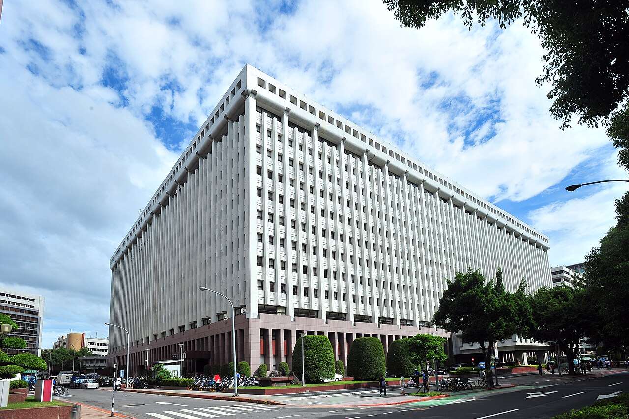 台塑瞄準AI商機，全力布局半導體相關化學品市場。圖為台塑總部大樓。(圖 : 維基百科)