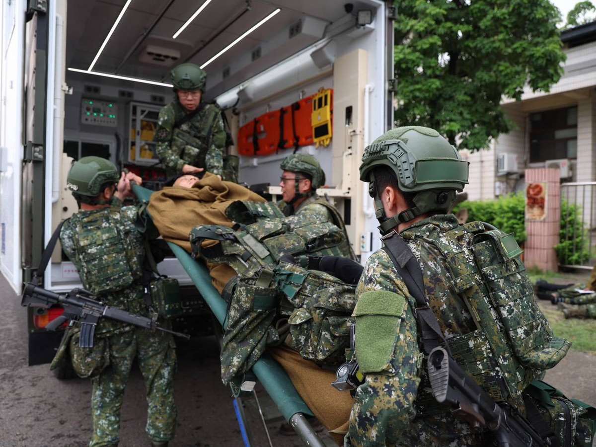 第四作戰區9日演練大量傷患前接後送，驗證部隊戰場應變、後勤支援及持續作戰能力 (軍聞社提供)