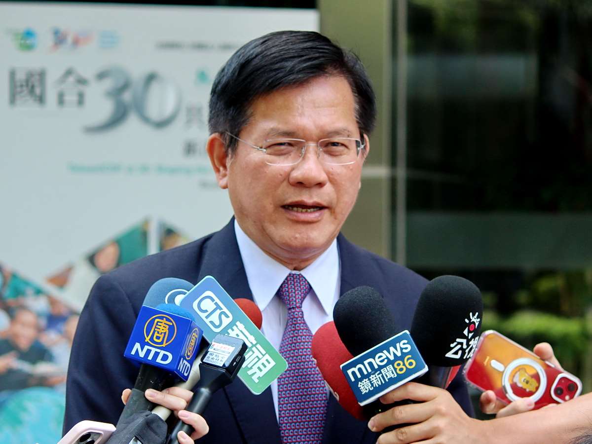 外交部長林佳龍14日受訪表示，凡是透過正當程序提出的檢舉，外交部一定加強辦理 (央廣記者王照坤 攝)