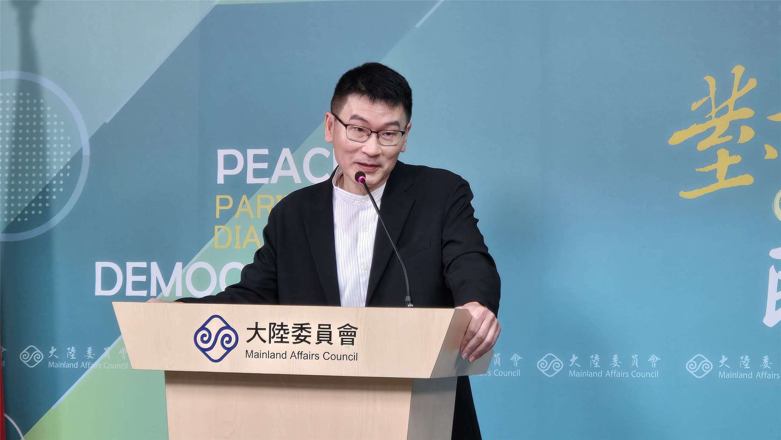 陸委會發言人梁文傑27日主持陸委會例行記者會。(陳國維 攝)