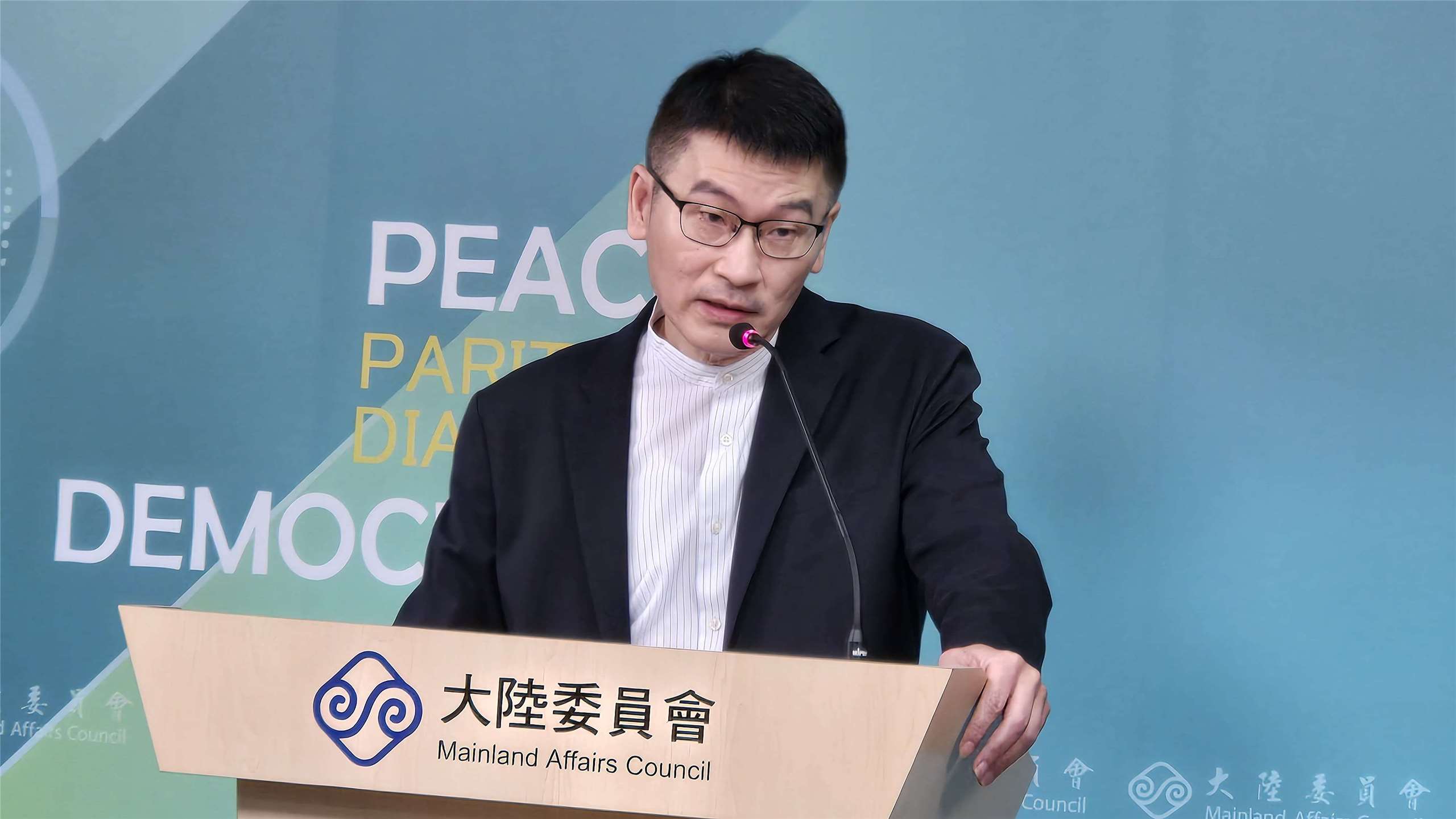 陸委會發言人梁文傑13日主持陸委會例行記者會。(陳國維 攝)