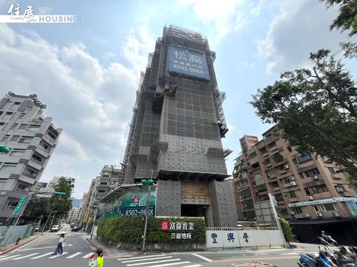 全台有約13.7萬戶預售建案待售，隨著大量建案陸續完工，新成屋供給也將持續湧入市場。圖為台北市豪宅預售新案-信義區「松裔」。(住展雜誌提供)