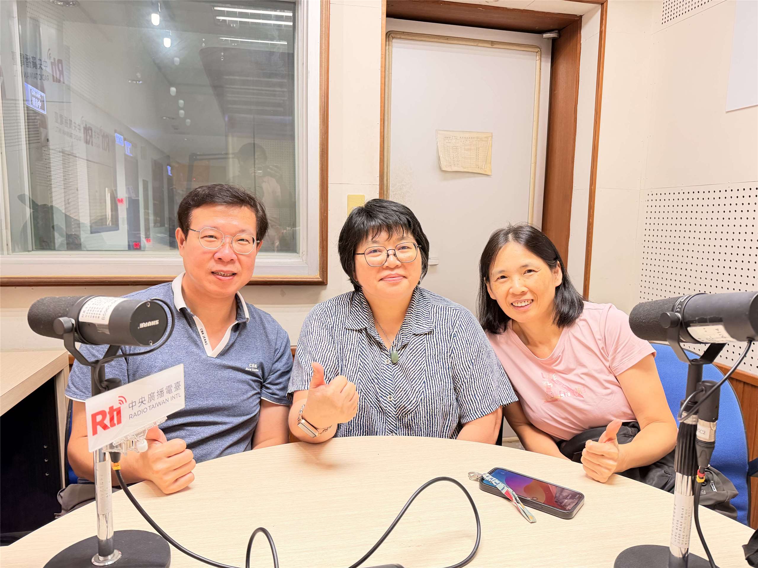 《臺灣夜市 Taiwan Yes!》主持人曾偉旻，專訪教師康瑞宗、邱麗慧、林佳慧