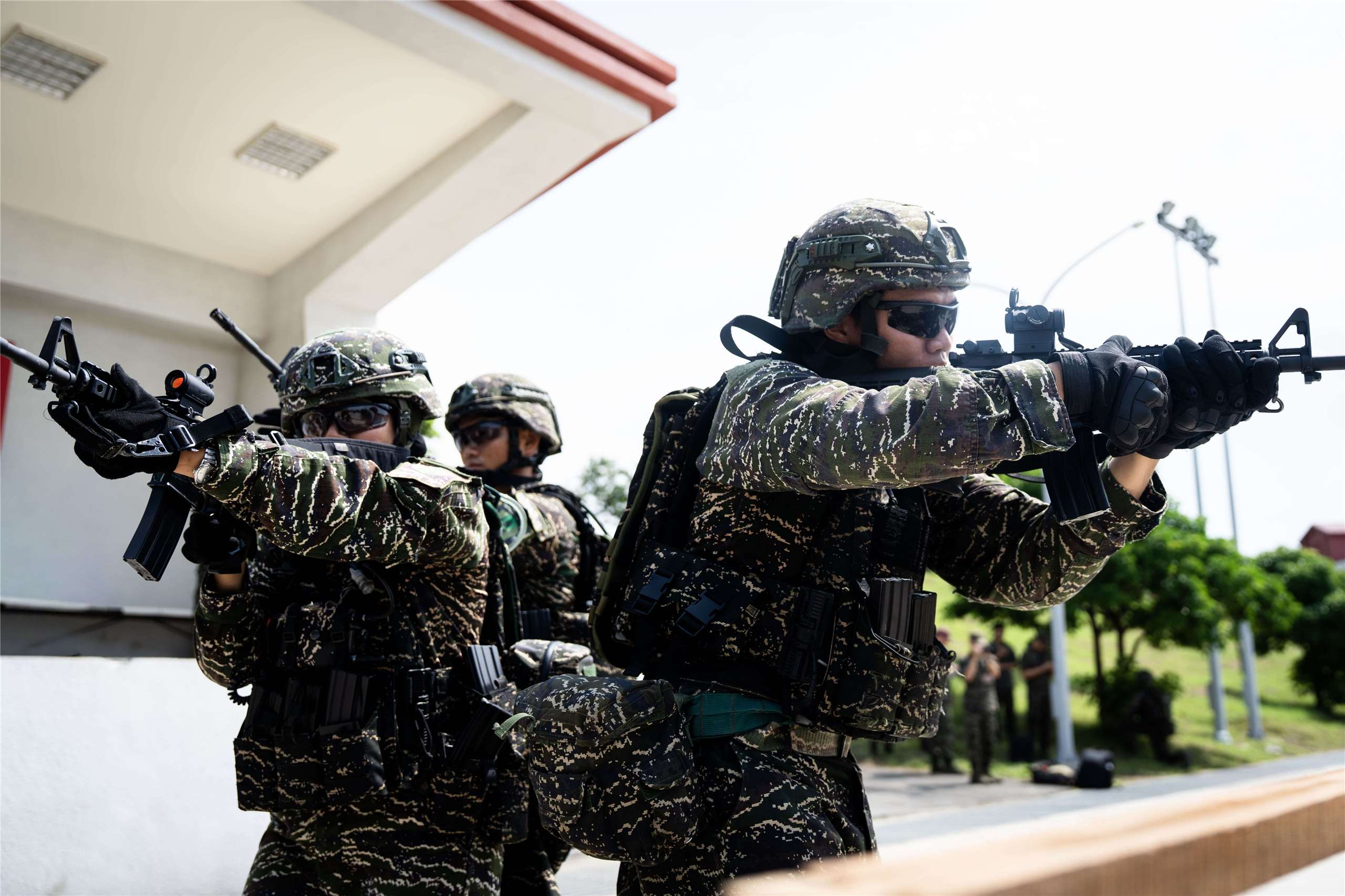 海軍陸戰隊日前全面換發新式「陸戰Ⅰ型背心」，提高官兵穿戴舒適度及戰鬥靈活性。(楊仁翔 攝)