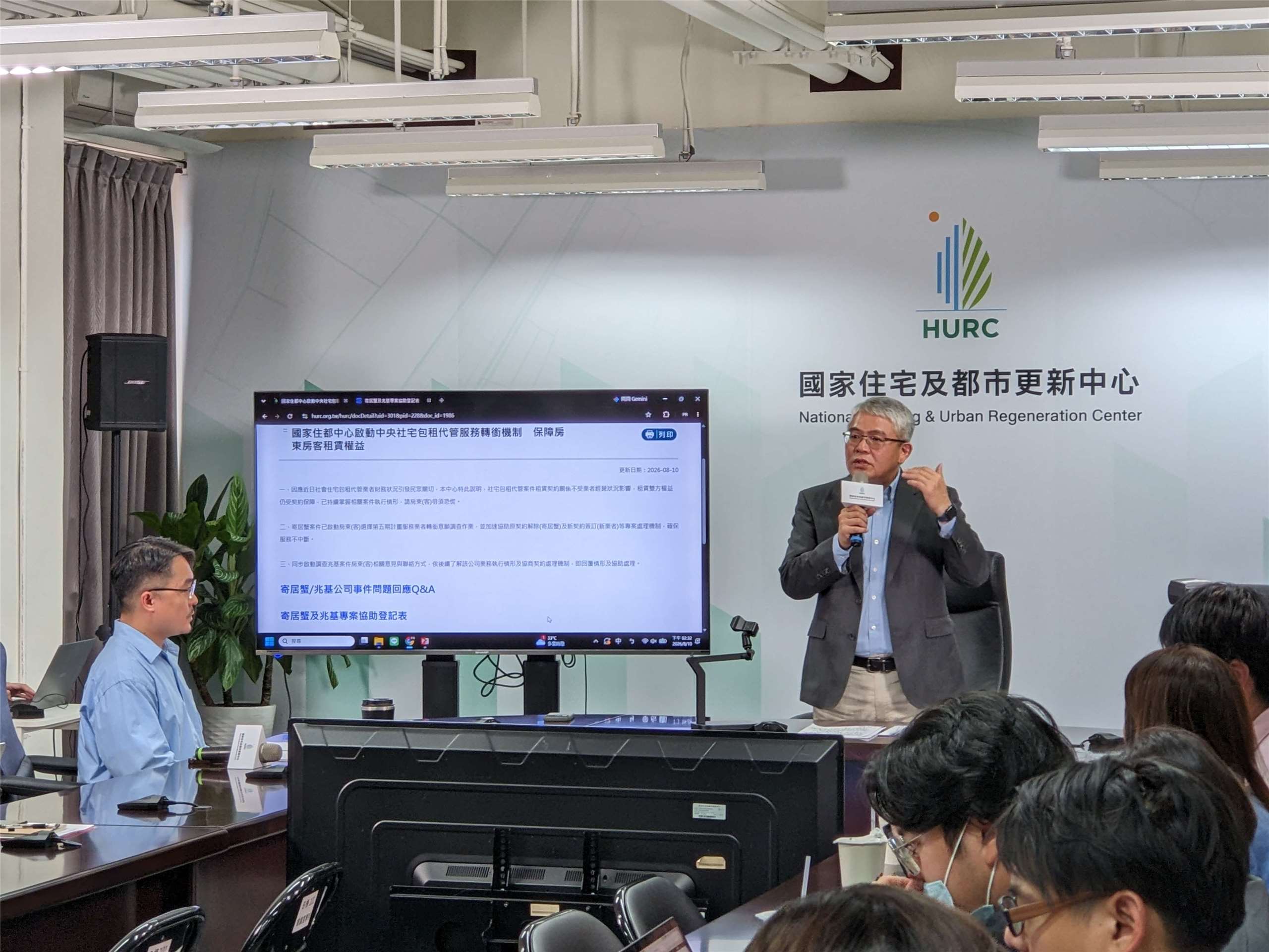 國家住宅及都市更新中心10日召開「社會住宅包租代管服務轉銜機制」記者會，針對中央版社宅包租代管案件的租賃契約關係，啟動「社會住宅包租代管服務轉銜機制」，以協助既有服務案件順利轉銜，及保障房東、房客的租賃權益不中斷。(陳念宜 攝)