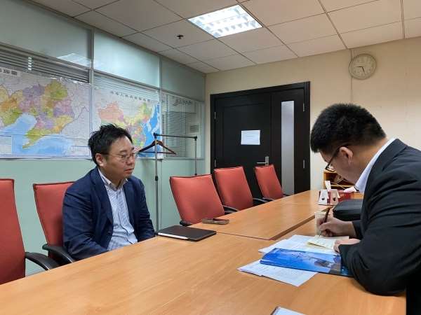 日本宮城縣政府日前基本決定，今年底關閉設於中國遼寧省大連市的大連事務所，並於2027年3月正式撤銷。圖左為所長阿部桓太郎。(圖：日本駐瀋陽總領事館常駐大連領事辦公室官網)