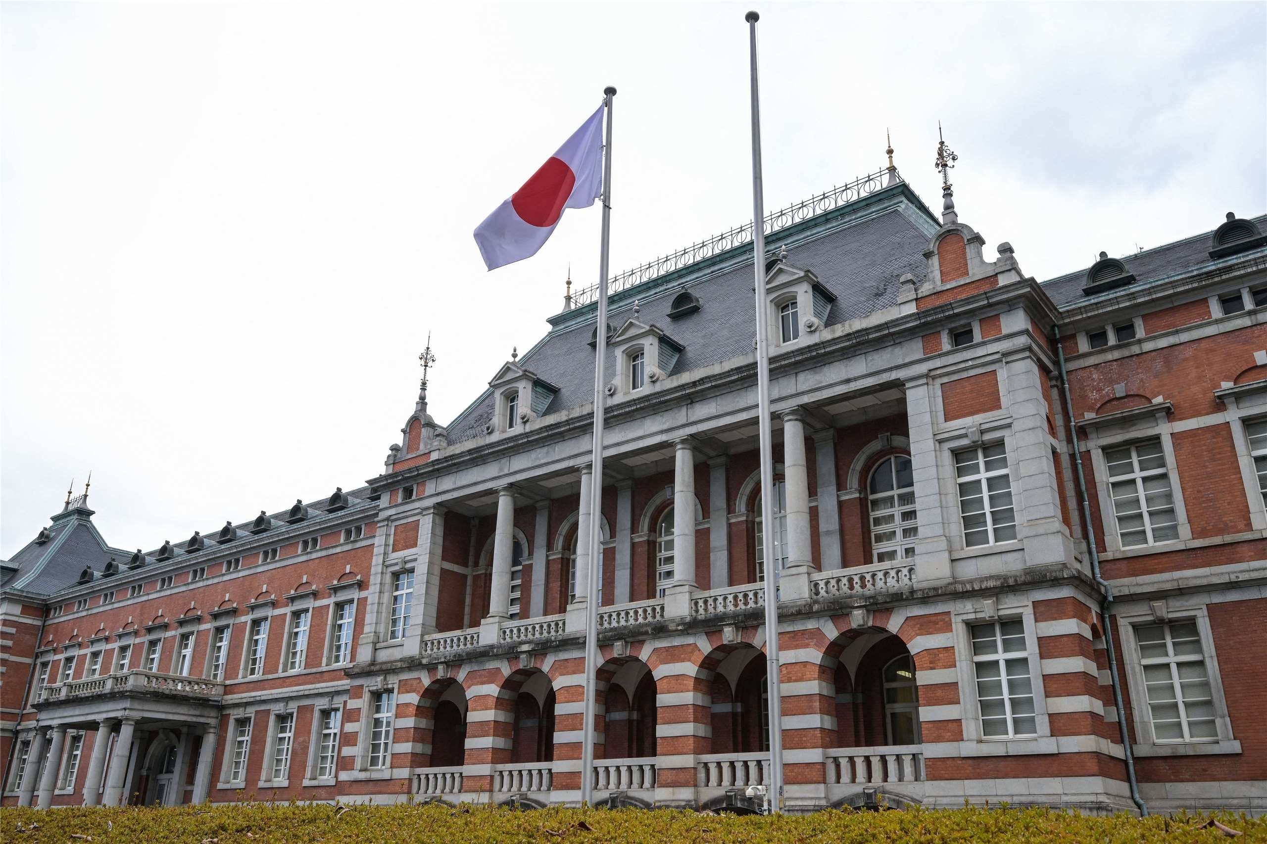 日本法務省(圖)預計在9月提出「賣春法」修正案，嫖客也要罰。資料照片。