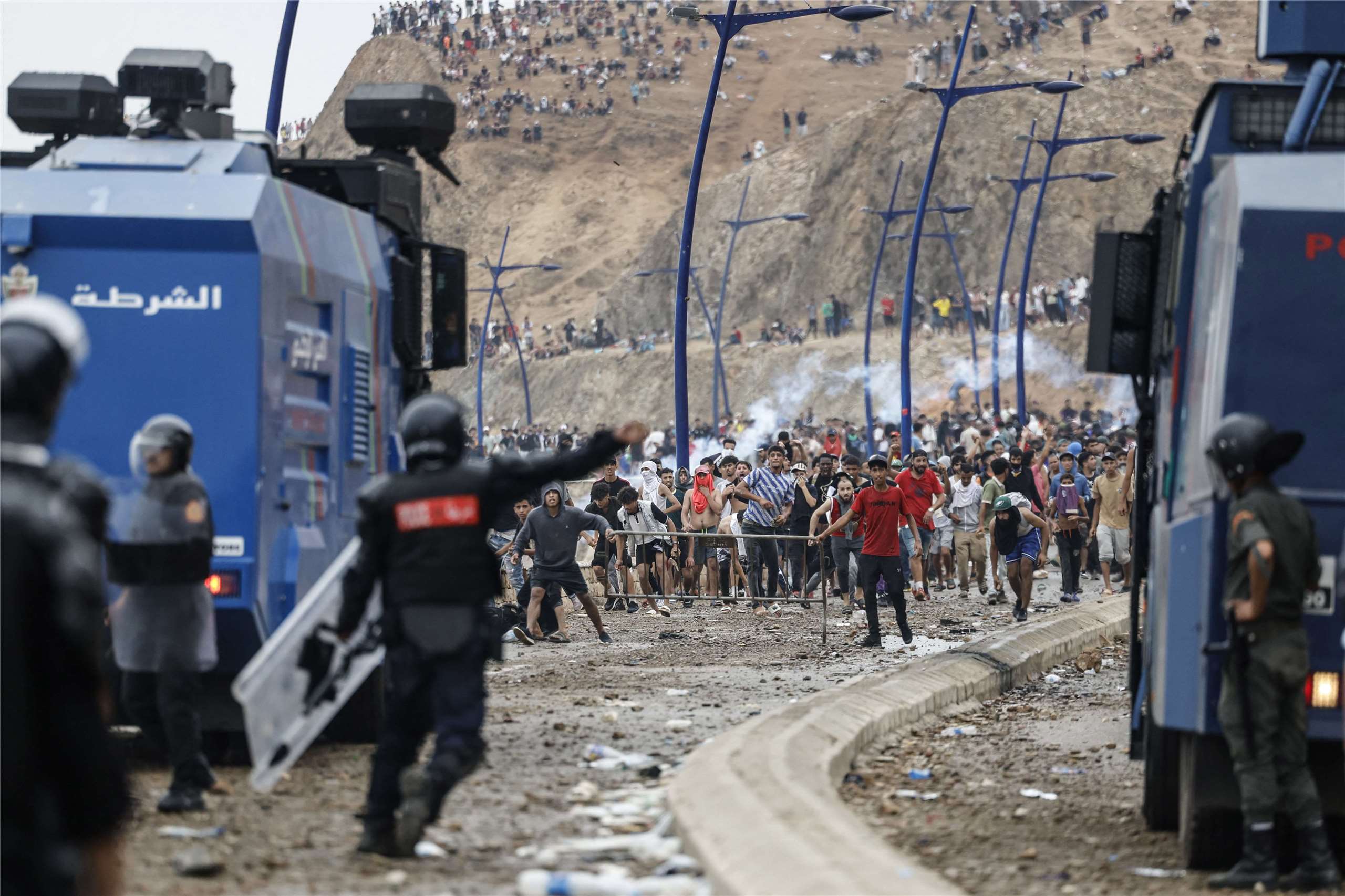 西班牙政府7月31日指出，北非西班牙飛地休達(Ceuta)遭遇的大規模移民闖關潮已受到控制。