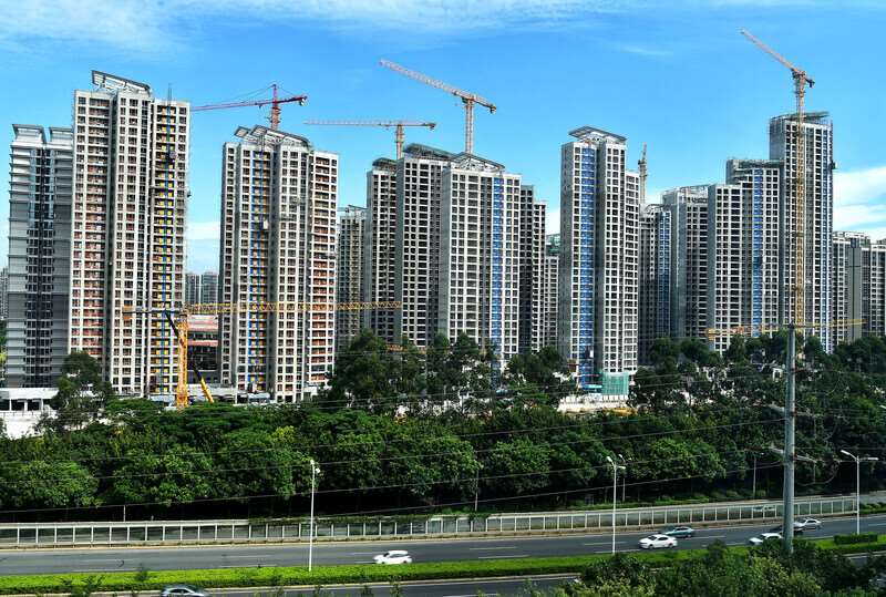 中國的個人住房貸款最長期限在1997年的規定是20年，1999年放寬到30年，現在則放寬到40年。圖為廈門市區的一個建案。資料照。(中新社提供)