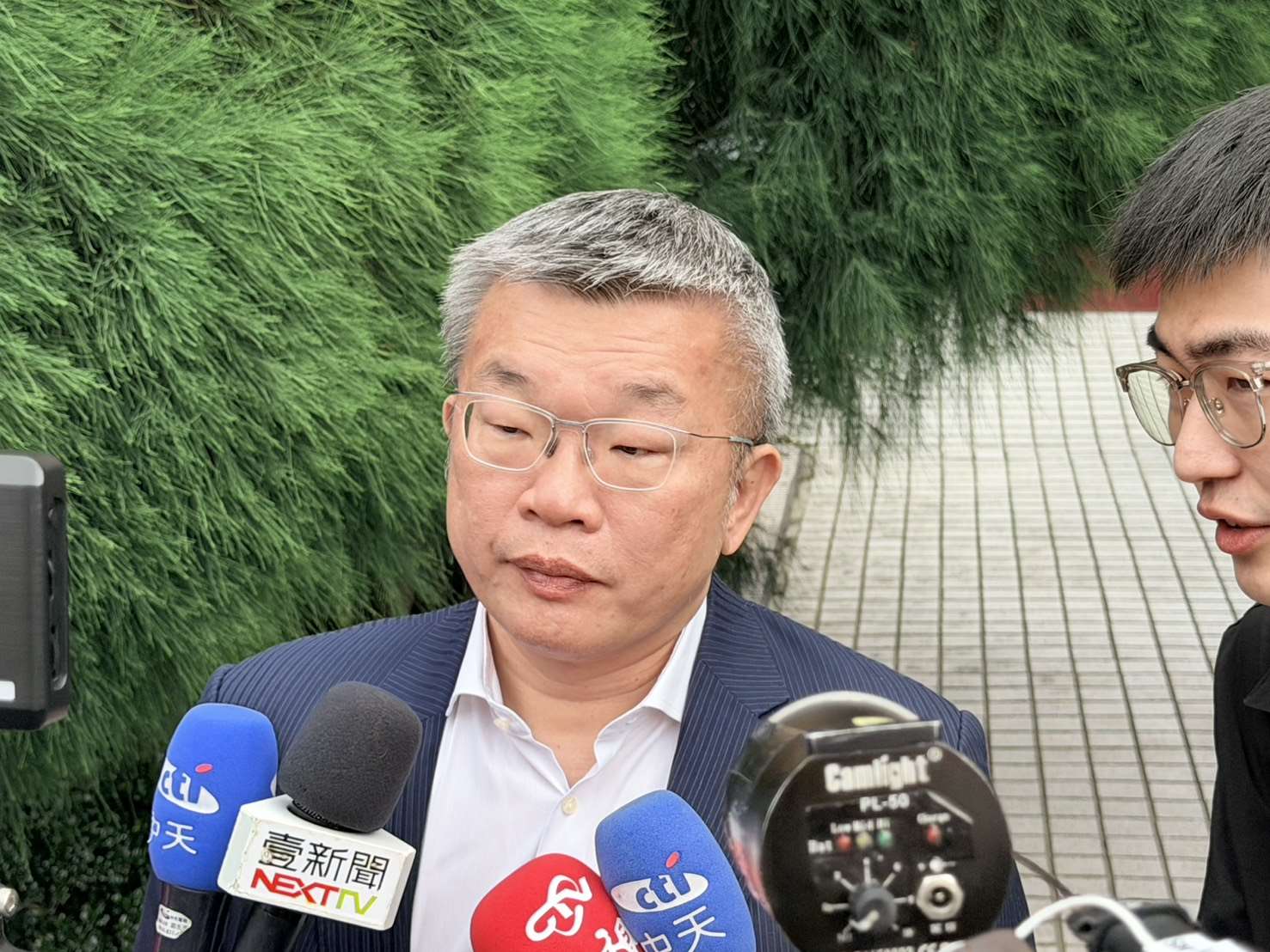 民進黨團總召蔡其昌今天(12日)在立法院接受媒體採訪。（鄭佑漢 攝）