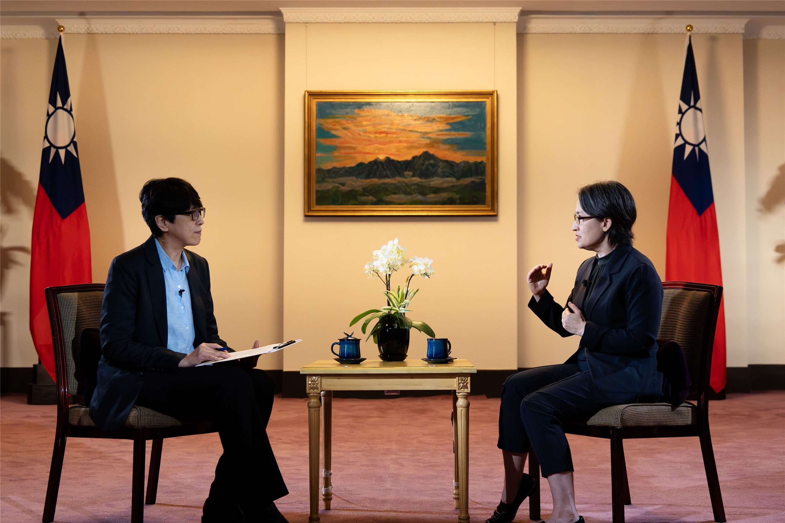 副總統蕭美琴在接受中央廣播電臺專訪時強調，現今無人機已是「以小搏大」的關鍵不對稱戰力，面對中共的持續威脅，台灣更應嚴肅、積極地推動無人機發展。(楊仁翔 攝)