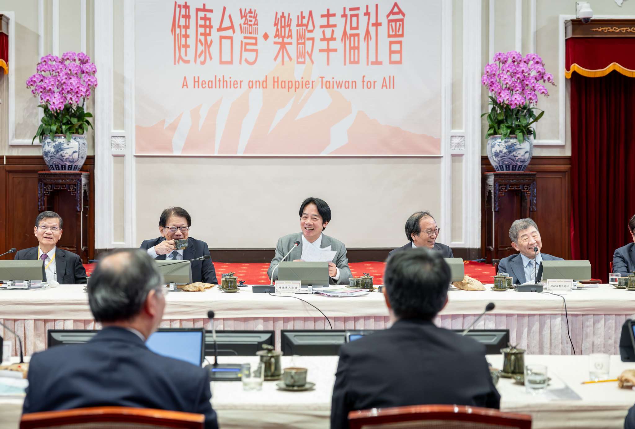 總統主持健康台灣推動委員會會議，會中熱烈討論健康幣議題。(總統府flickr)