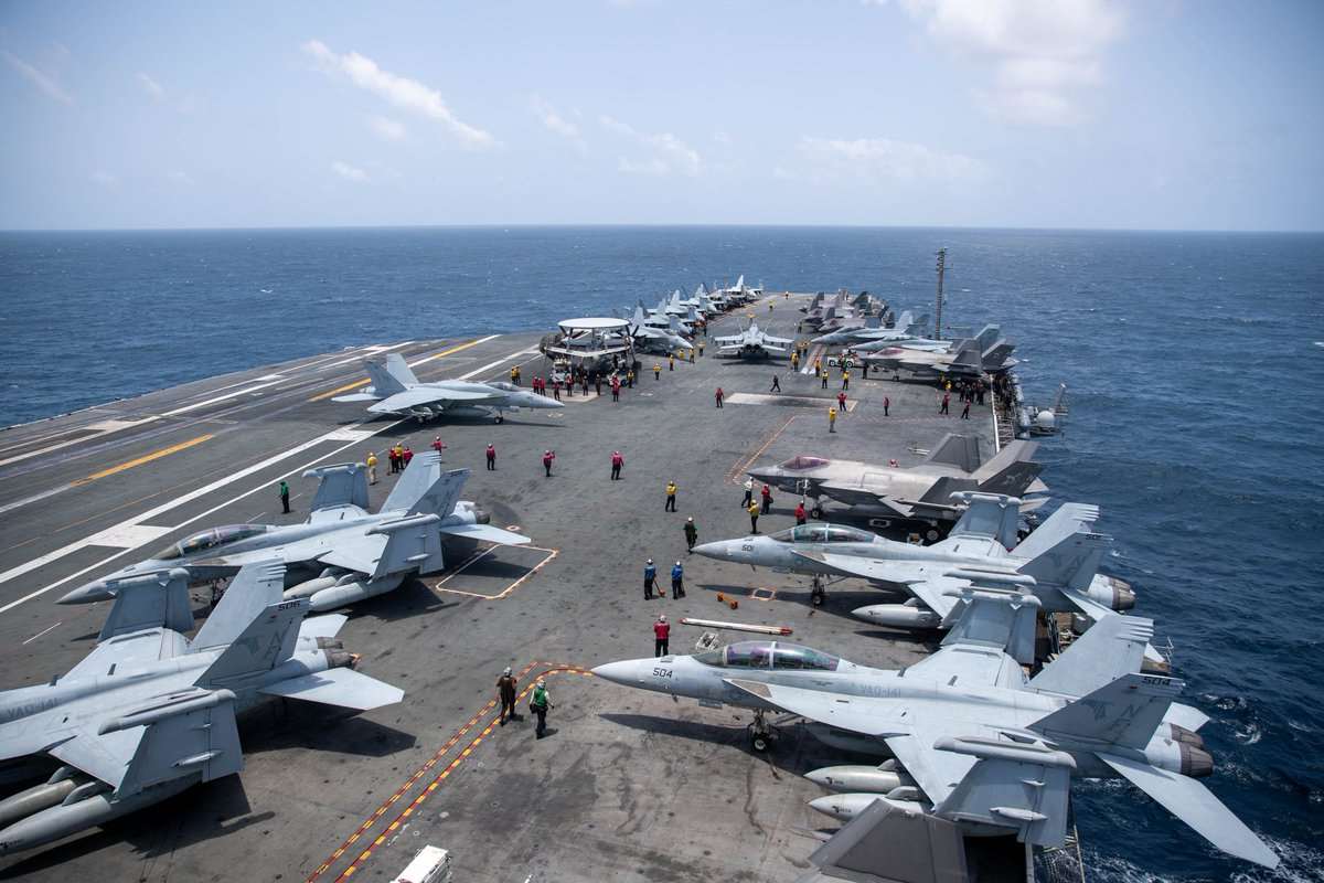 美軍中央司令部20日在社群媒體平台X發文表示，「華盛頓號」航艦打擊群已於19日抵達其戰區。(圖:X@CENTCOM)