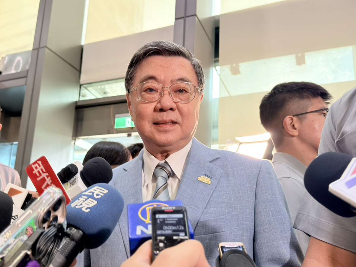 行政院長卓榮泰1日出席活動前受訪回應監察院及NCC委員人事同意權。(鄭佑漢 攝)