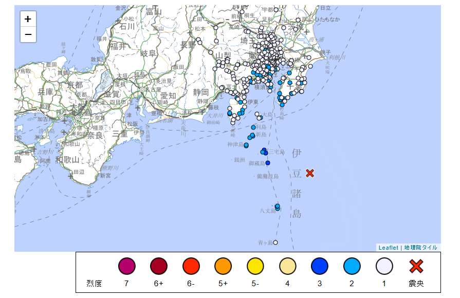 日本東京21日晚間發生規模5.5地震，震央位於八丈島東方外海，震源深度約60公里。(圖：日本氣象廳)