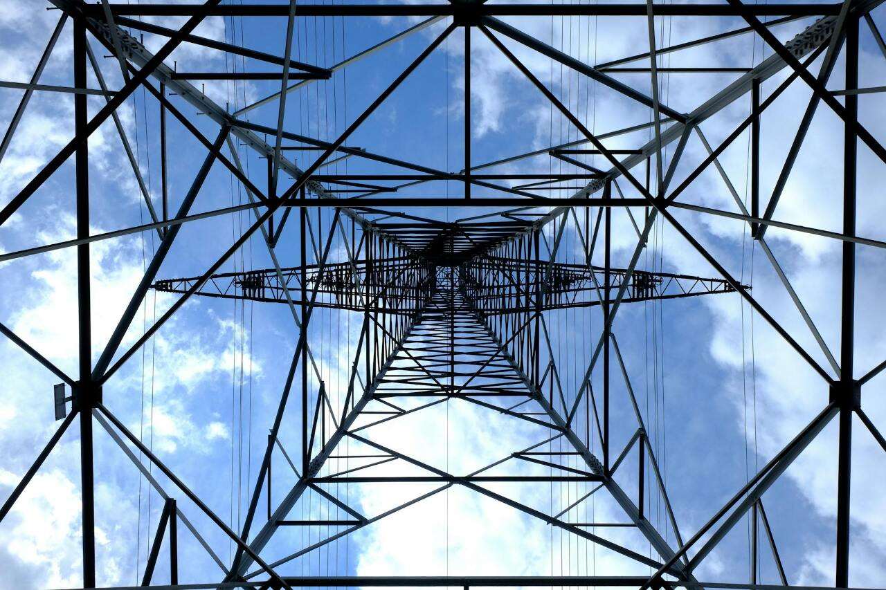 美國總統川普26日宣布全國進入緊急狀態，理由是美國電網使用某些外國製造的設備。示意圖。(翻攝自Pexels.com)
