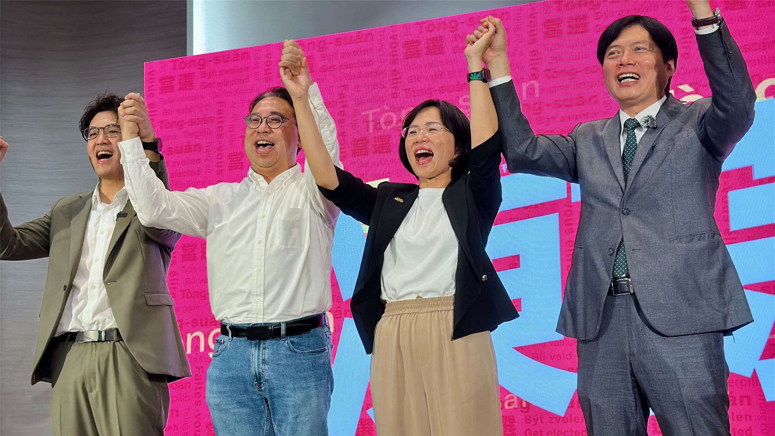 民進黨台北市長參選人沈伯洋、新北市長參選人蘇巧慧今天(22日)出席律師後援會成立大會，桃園市長參選人黃世杰、宜蘭縣長參選人林國漳也到場力挺，4人皆具法律背景。(圖:蘇巧慧粉專)
