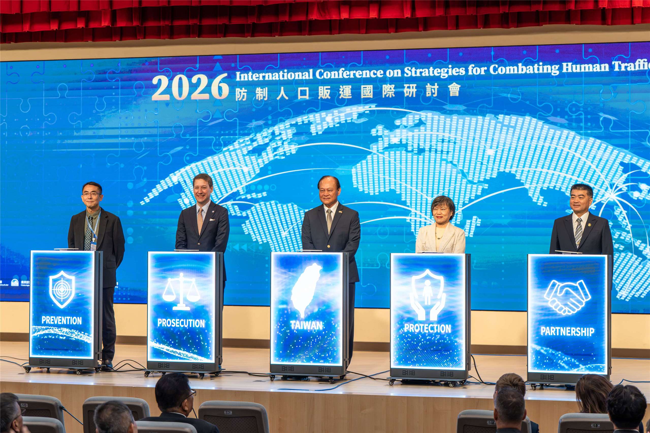 內政部移民署25日舉行「2026年防制人口販運國際研討會」。(楊仁翔 攝)