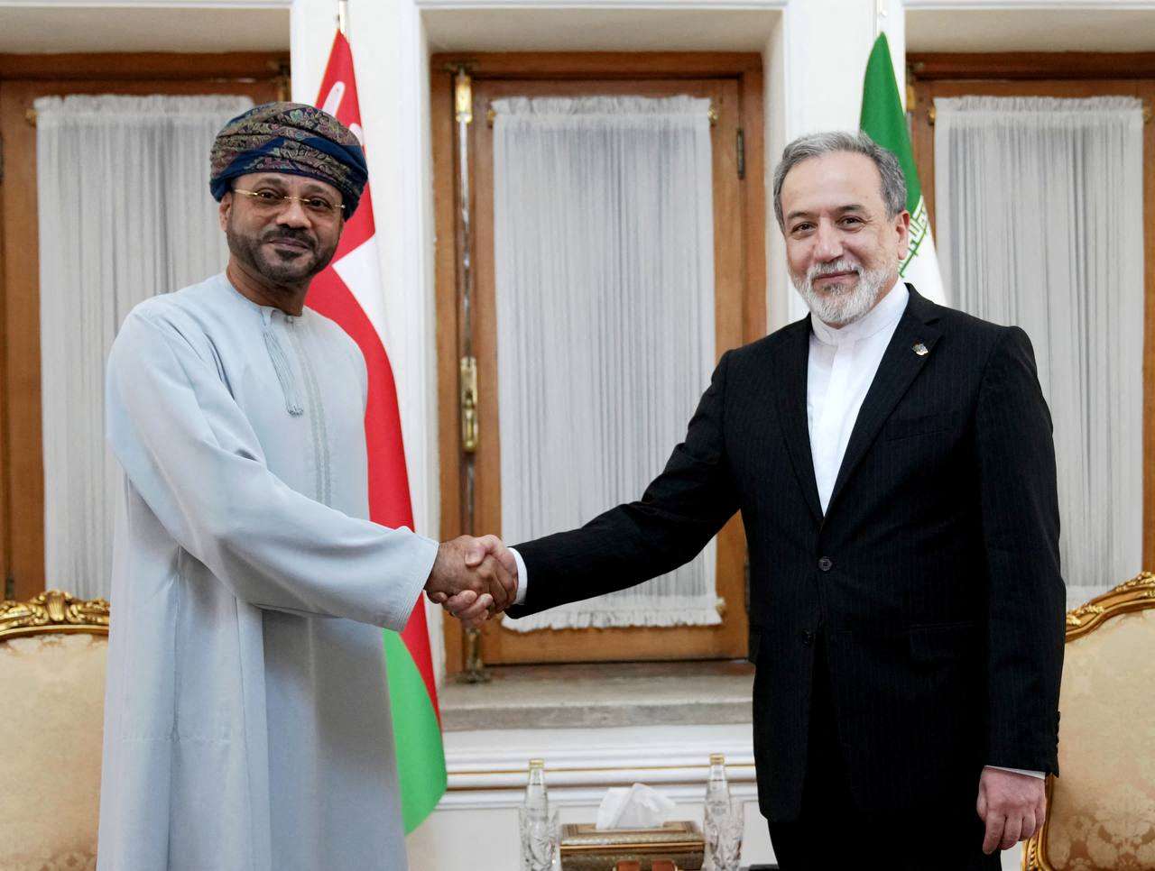 伊朗外交部長阿拉奇(Abbas Araghchi)和阿曼外交部長阿布塞迪(Badr al-Busaidi)25日德黑蘭會晤。