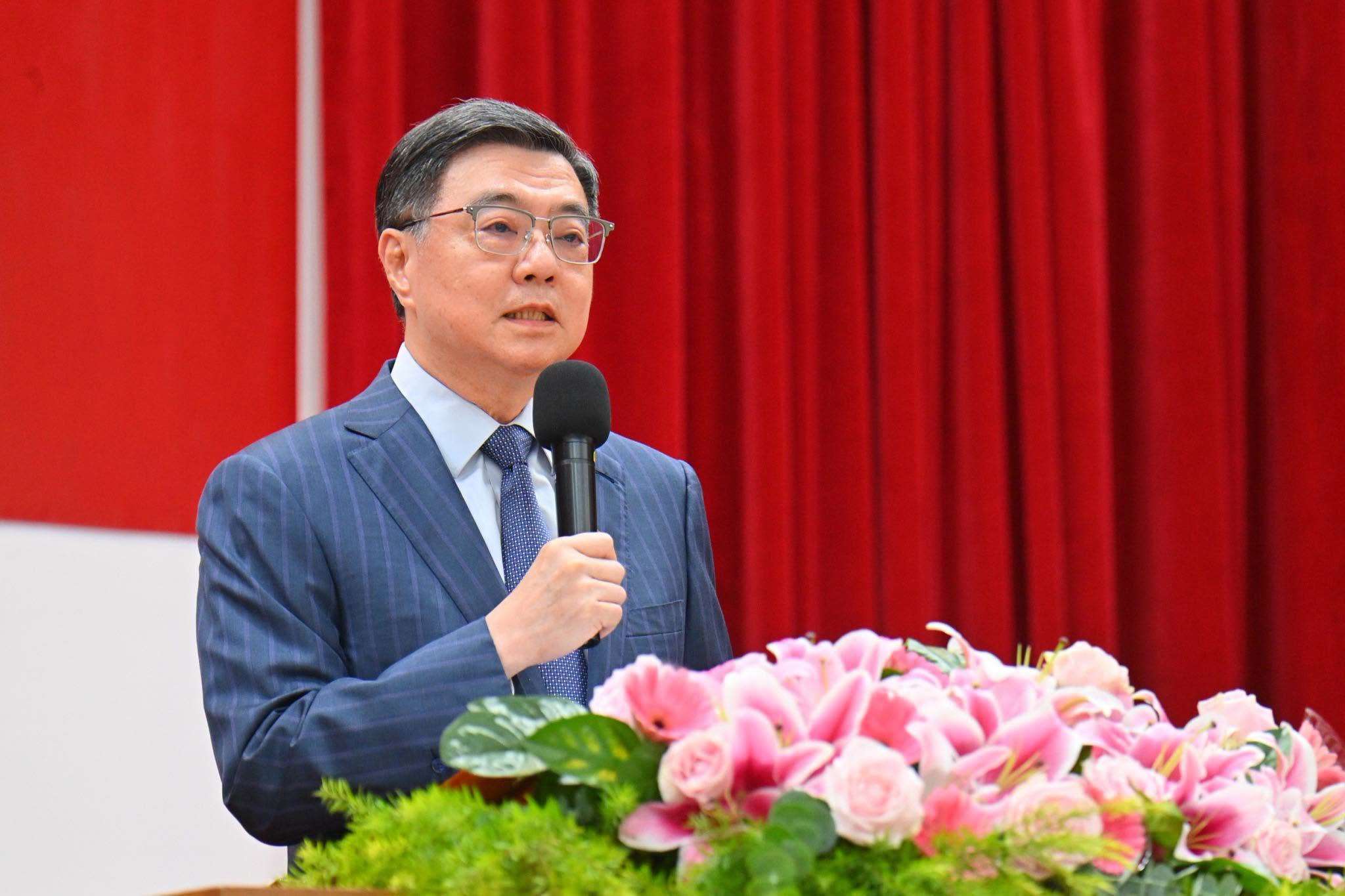 116年度中央政府總預算歲出規模突破新台幣3.6兆元，且「零舉債」，創下40年來罕見紀錄。行政院長卓榮泰5日表示，政府將把經濟成長果實回饋全民。(圖:行政院長卓榮泰臉書)