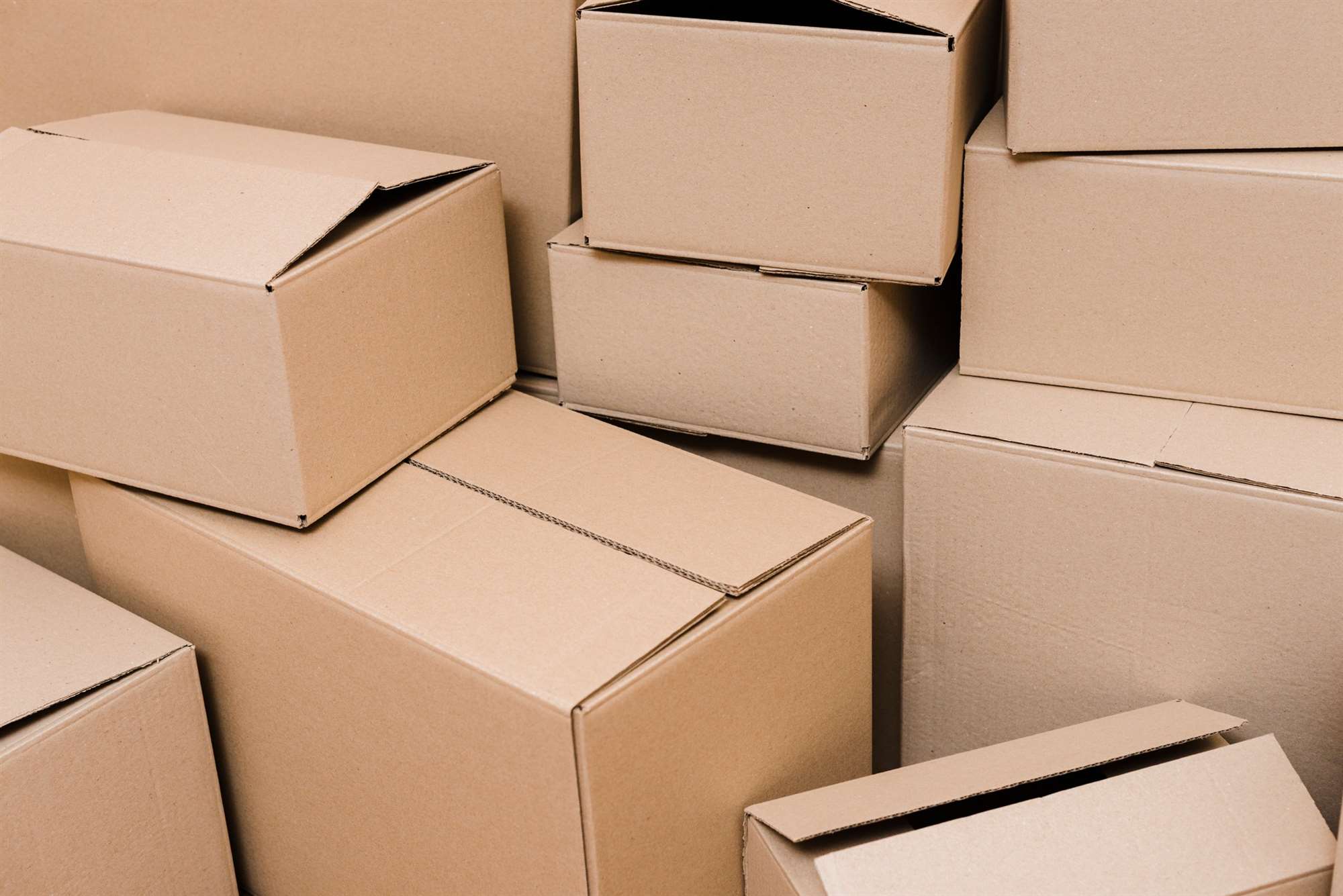 去年曾海外網購的民眾注意了！聯邦快遞(FedEx)和優比速(UPS)等物流業者開始退關稅。示意圖。(Freepik圖庫)