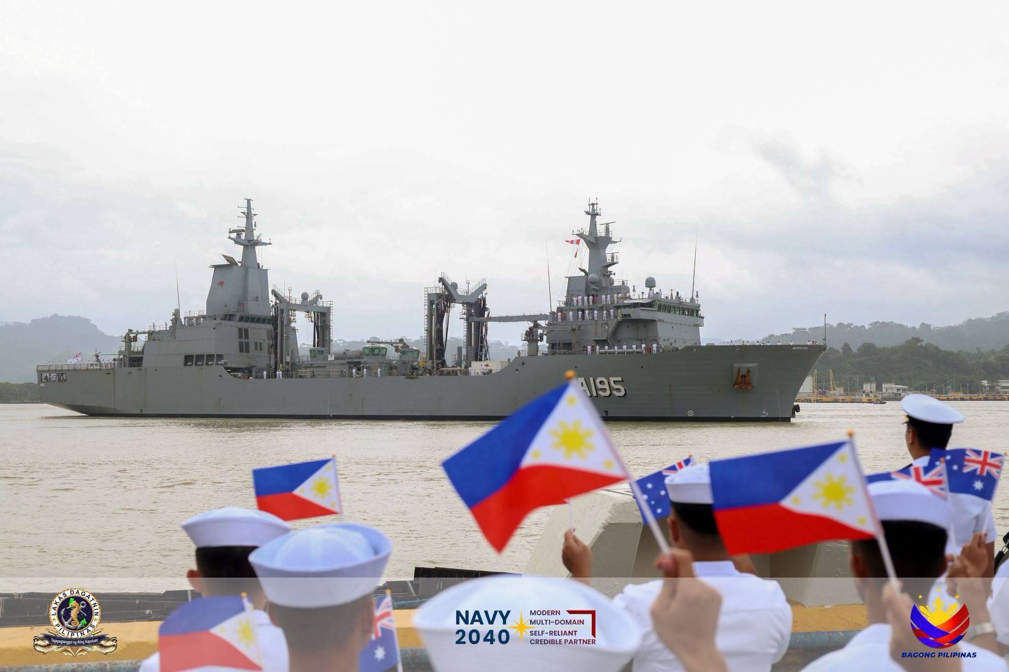 圖為澳洲「補給號」補給艦(HMAS Supply)19日抵達菲律賓。 (圖:X@Philippine_Navy)
