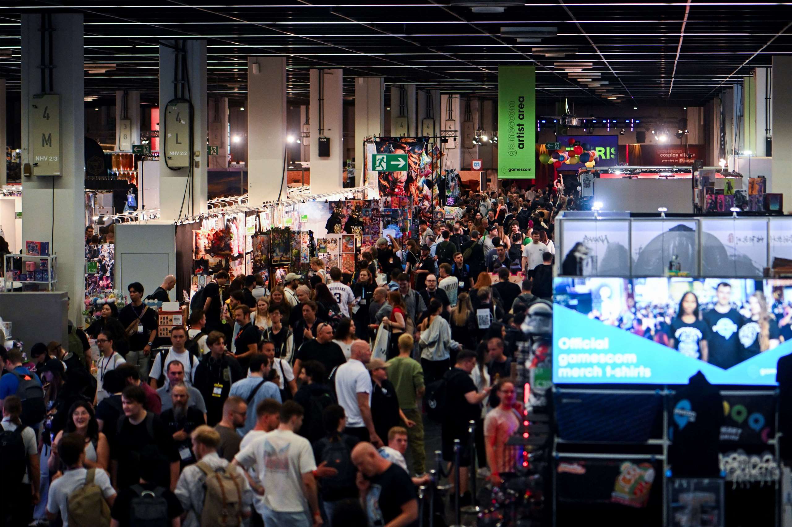 全球3大電玩展之一「科隆電玩展」(Gamescom)於30日落幕，德通社(DPA)報導，負責海外情報工作的德國聯邦情報局(BND)今年在展場設立100平方公尺展位，招募年輕人才。圖為科隆電玩展的人潮。