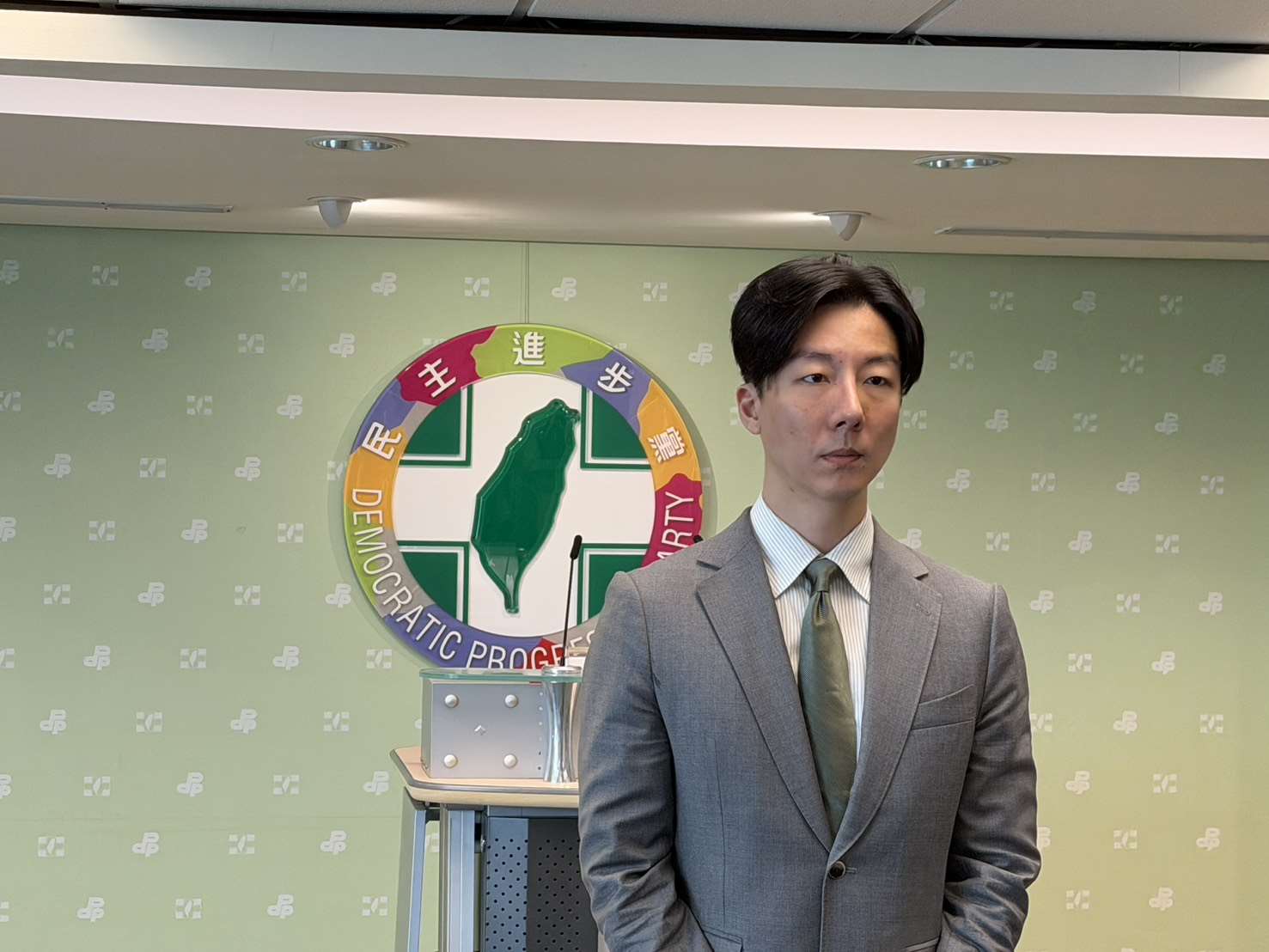 民進黨發言人吳崢表示，韓國瑜已直接點名多次不出席黨團協商的傅崐萁，究竟誰才是控制立法院的「黑暗力量」，相信答案已經很明顯。(資料照/劉玉秋 攝)