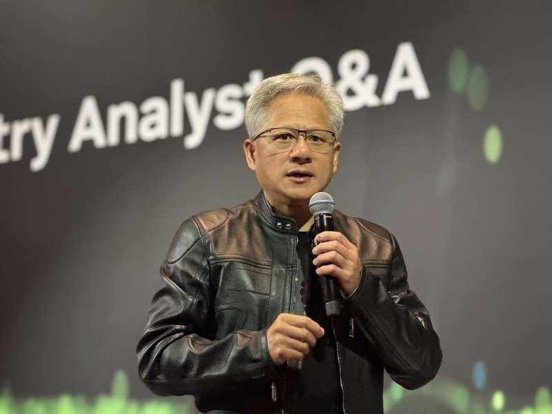 輝達（NVIDIA）執行長黃仁勳21日突然現身台北街頭，被民眾鏡頭捕捉到。資料照片。