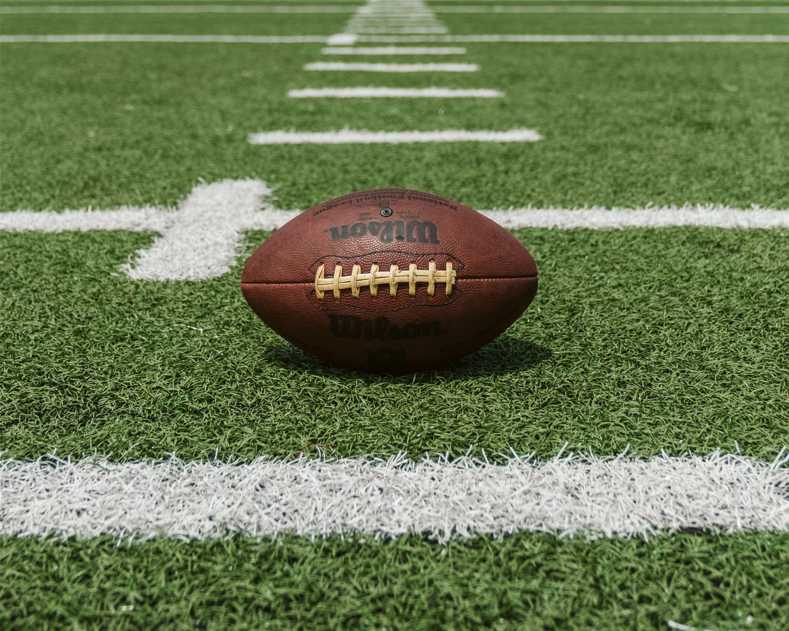 一項研究指出，在2016年至2021年過世的前美國國家美式足球聯盟(NFL)878位球員中，有235位捐贈大腦，其中有215位診斷出患有不同階段的「慢性創傷性腦病變」(CTE)。示意圖。(Dave Adamson / Unsplash圖庫)