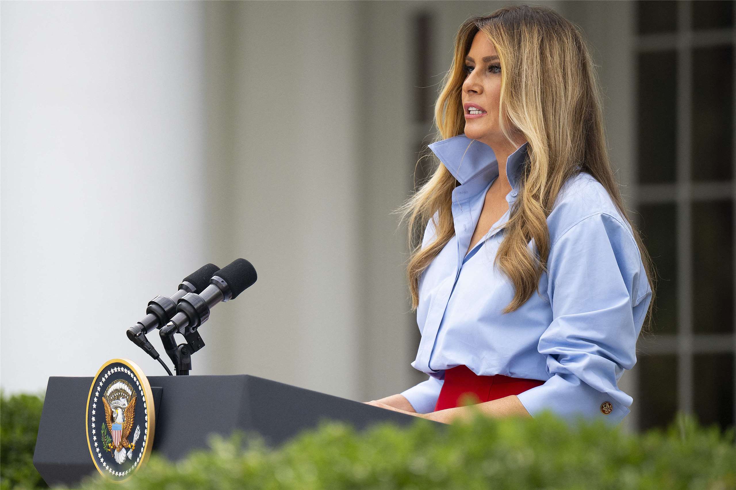 美國第一夫人梅蘭妮亞（Melania Trump）20日在白宮玫瑰花園主持一場公益活動。