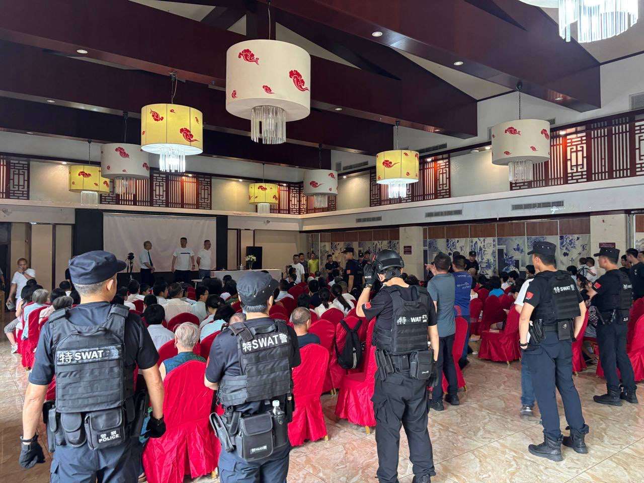 加強宗教打壓，秋雨聖約教會今年遭中共二度抄家，120特警襲擊教會禮拜(圖取自對華援助協會)