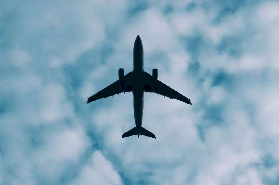 前香港民主黨成員涂謹申離港赴英。飛機示意圖。(Unsplash)