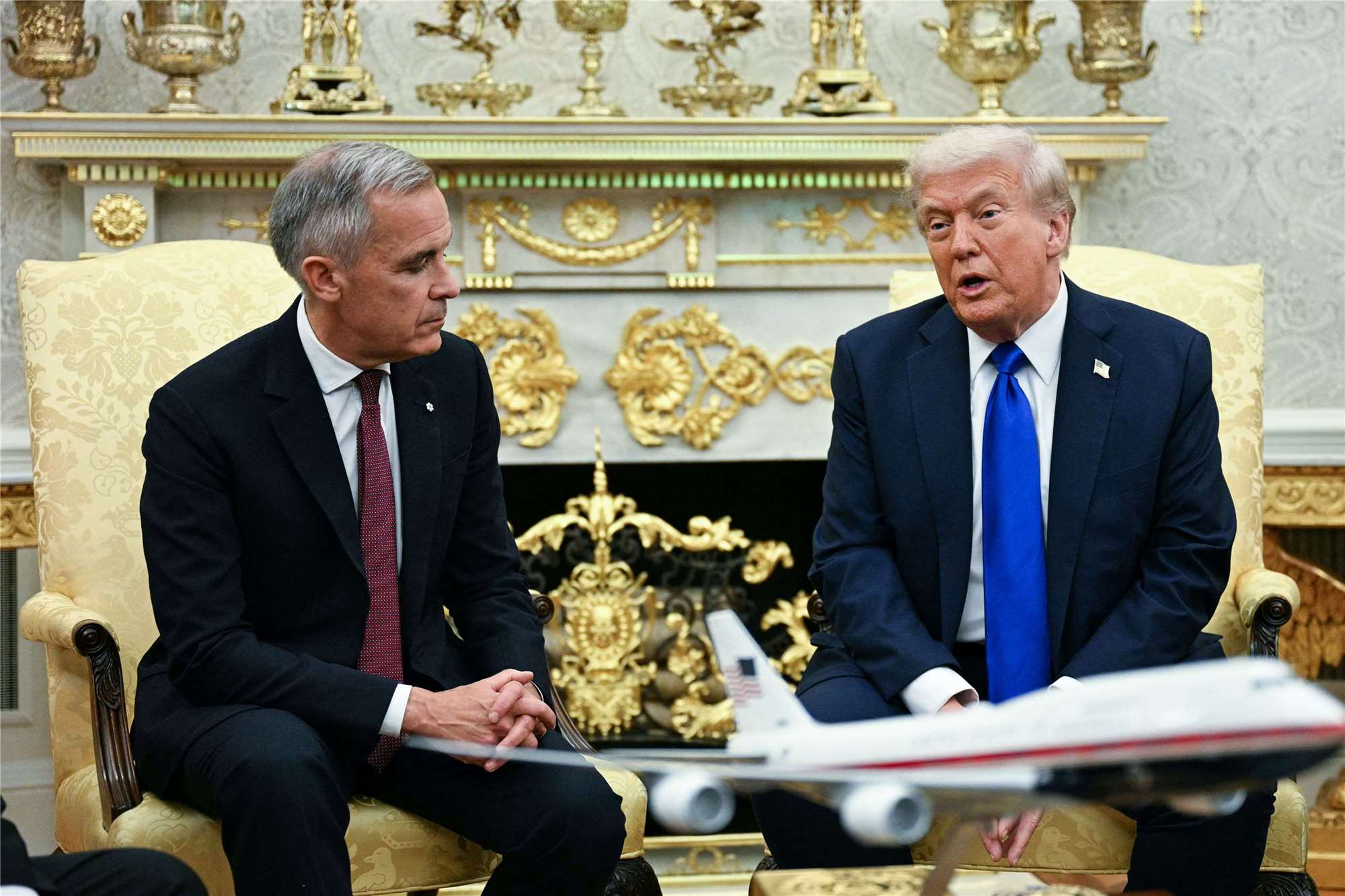 圖為美國總統川普(Donald Trump)去年10月在白宮與加拿大總理卡尼(Mark Carney)會面。