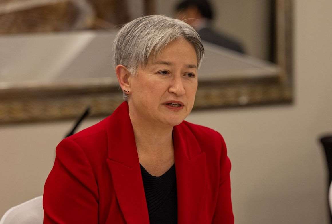 以色列不查澳洲援助人員遇害案，澳洲外交部長黃英賢(Penny Wong)表示，她感到「憤怒」。(圖:X@SenatorWong)