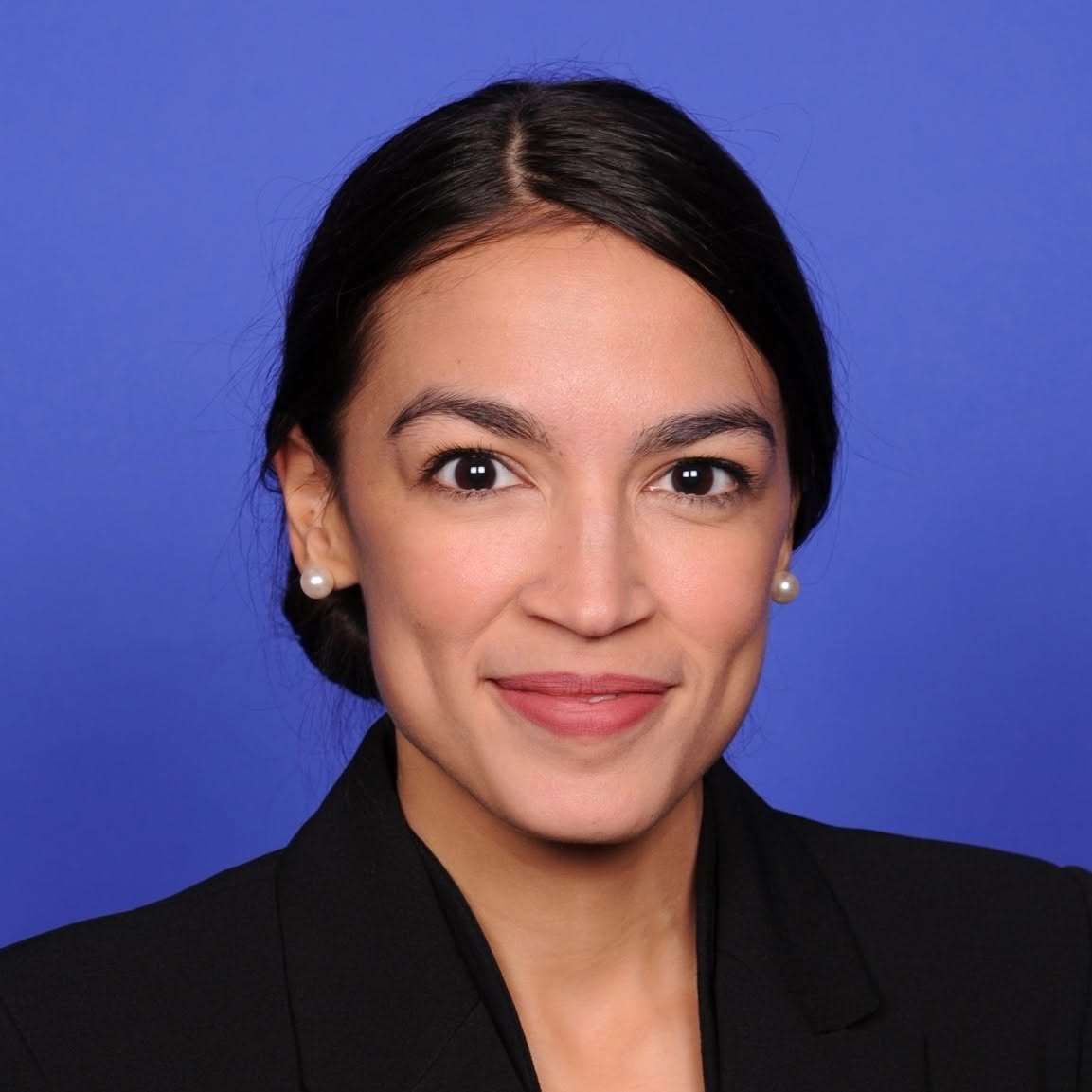 美國聯邦眾議員歐加修-寇蒂茲（Alexandria Ocasio-Cortez，AOC）(圖)不排除參選總統的可能性。(Alexandria Ocasio-Cortez 臉書)
